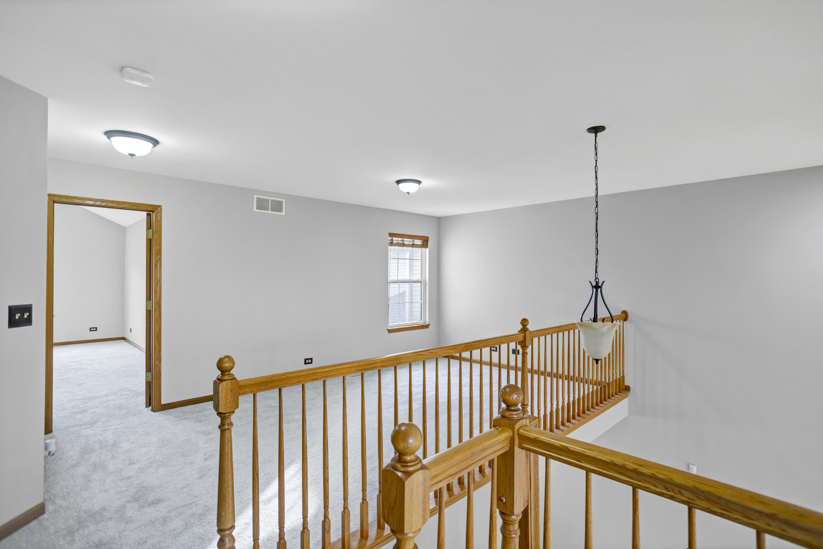 902 Oak Ridge Boulevard Elgin, IL 60120 - Photo 27 of 35 a view of a hallway with windows