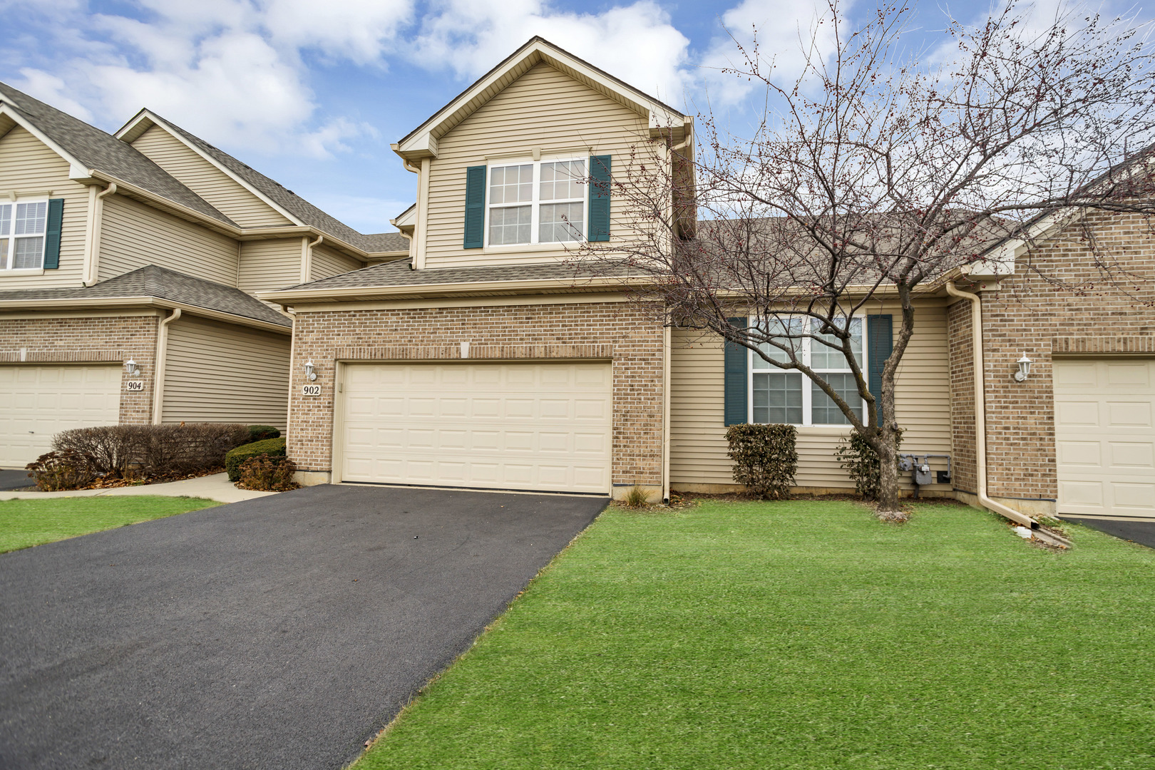 902 Oak Ridge Boulevard Elgin, IL 60120 - Photo 3 of 35 a front view of a house with a yard and garage