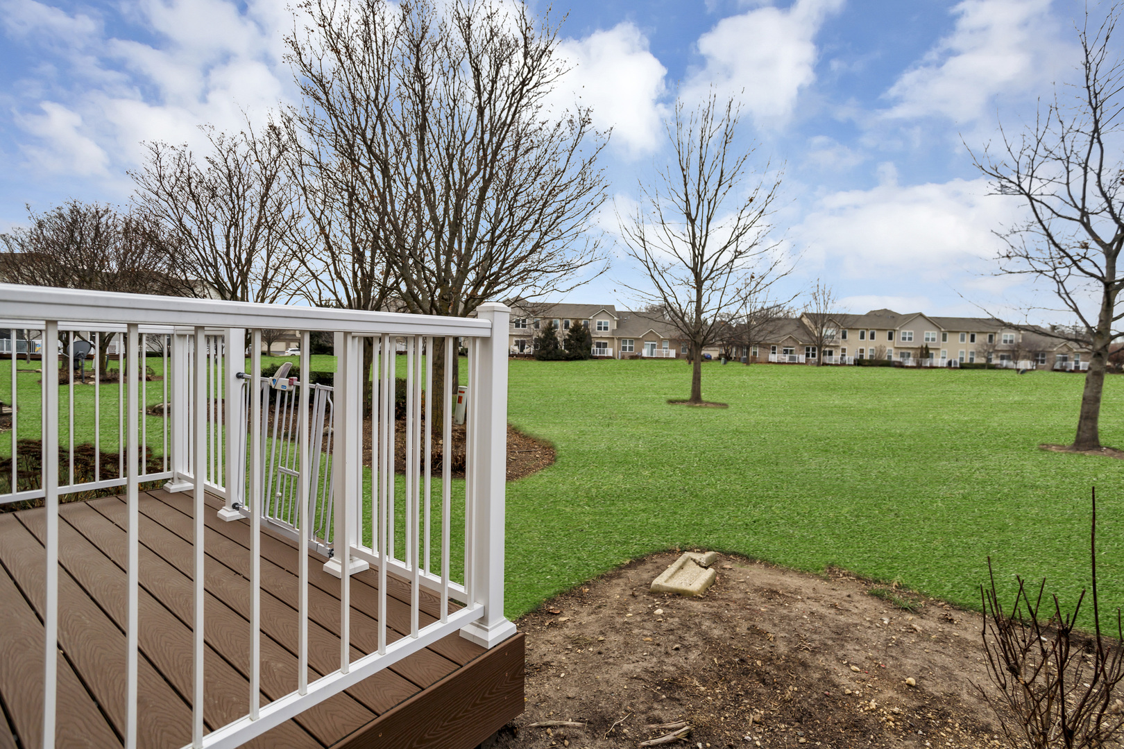 902 Oak Ridge Boulevard Elgin, IL 60120 - Photo 34 of 35 a view of a deck with a backyard