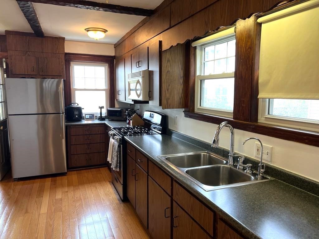 5 Glenmont Road Boston, MA 02135 - Photo 4 of 35