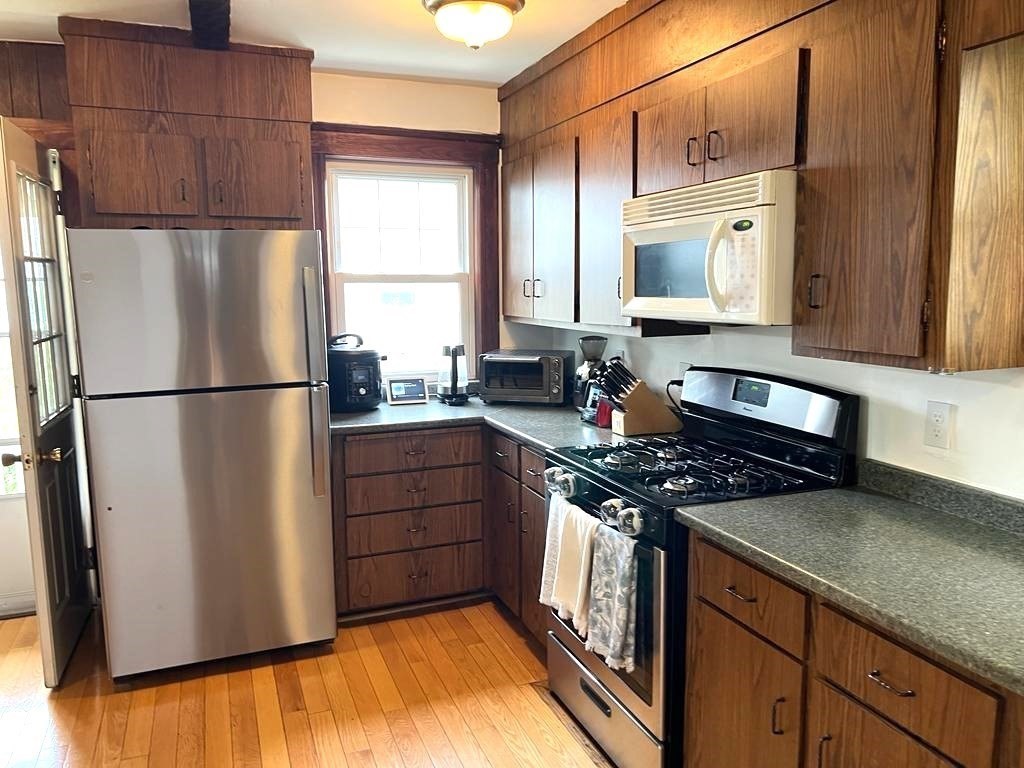 5 Glenmont Road Boston, MA 02135 - Photo 5 of 35