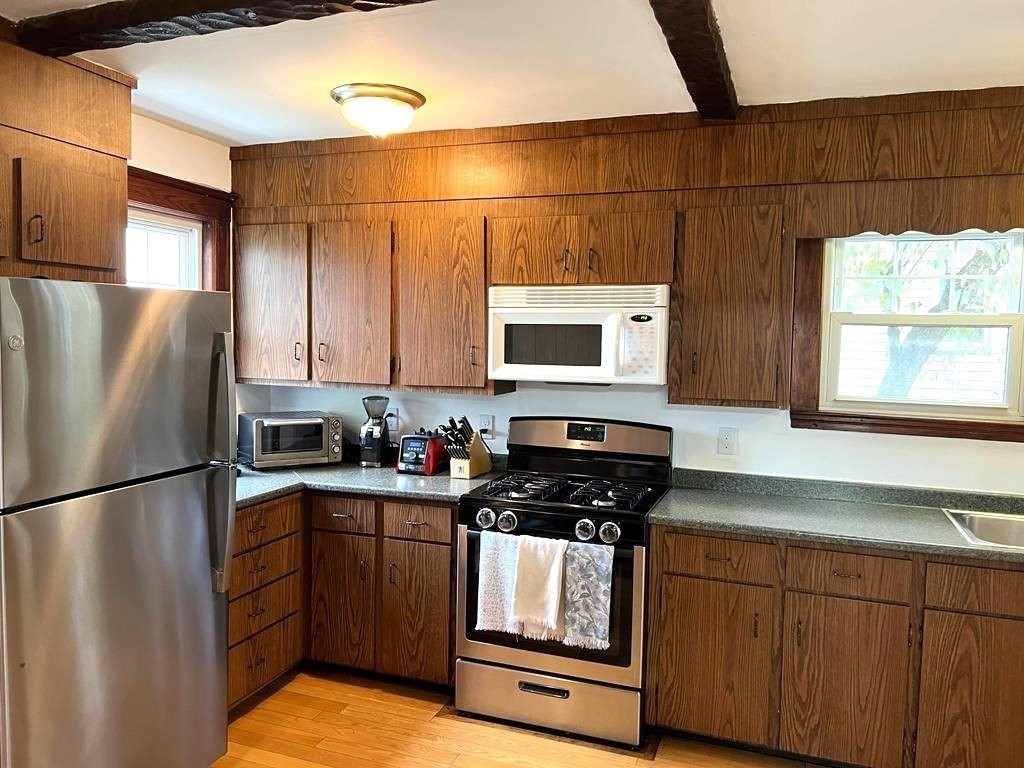 5 Glenmont Road Boston, MA 02135 - Photo 6 of 35