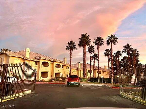 $1,450 | 3320 South Fort Apache Road, Unit 136, Las Vegas, NV 89117