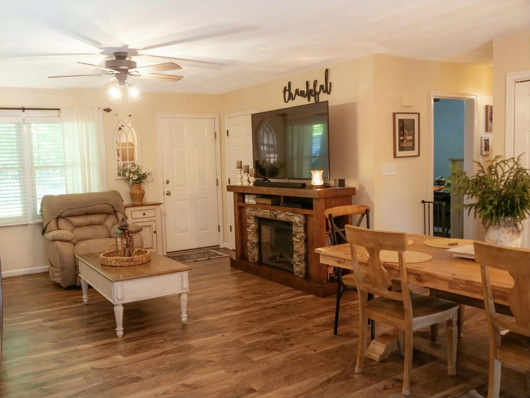 2768 Sandy Level Road Goodview, VA 24095 - Photo 11 of 56 Living room:entry
