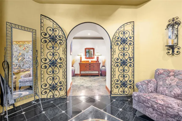 a view of entryway with livingroom