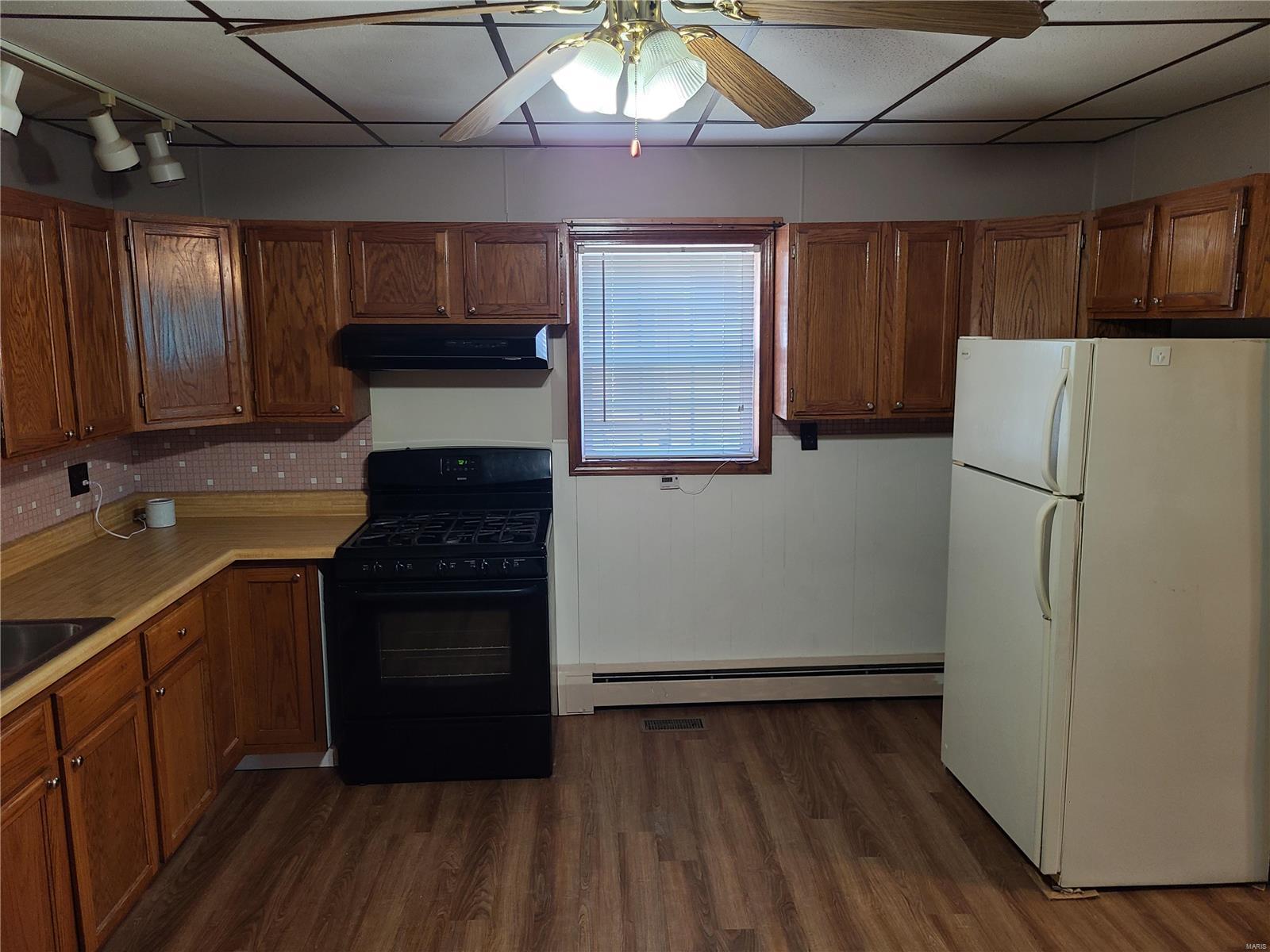 237 Water Street Staunton, IL 62088 - Photo 3 of 17 Gallery Image 3
