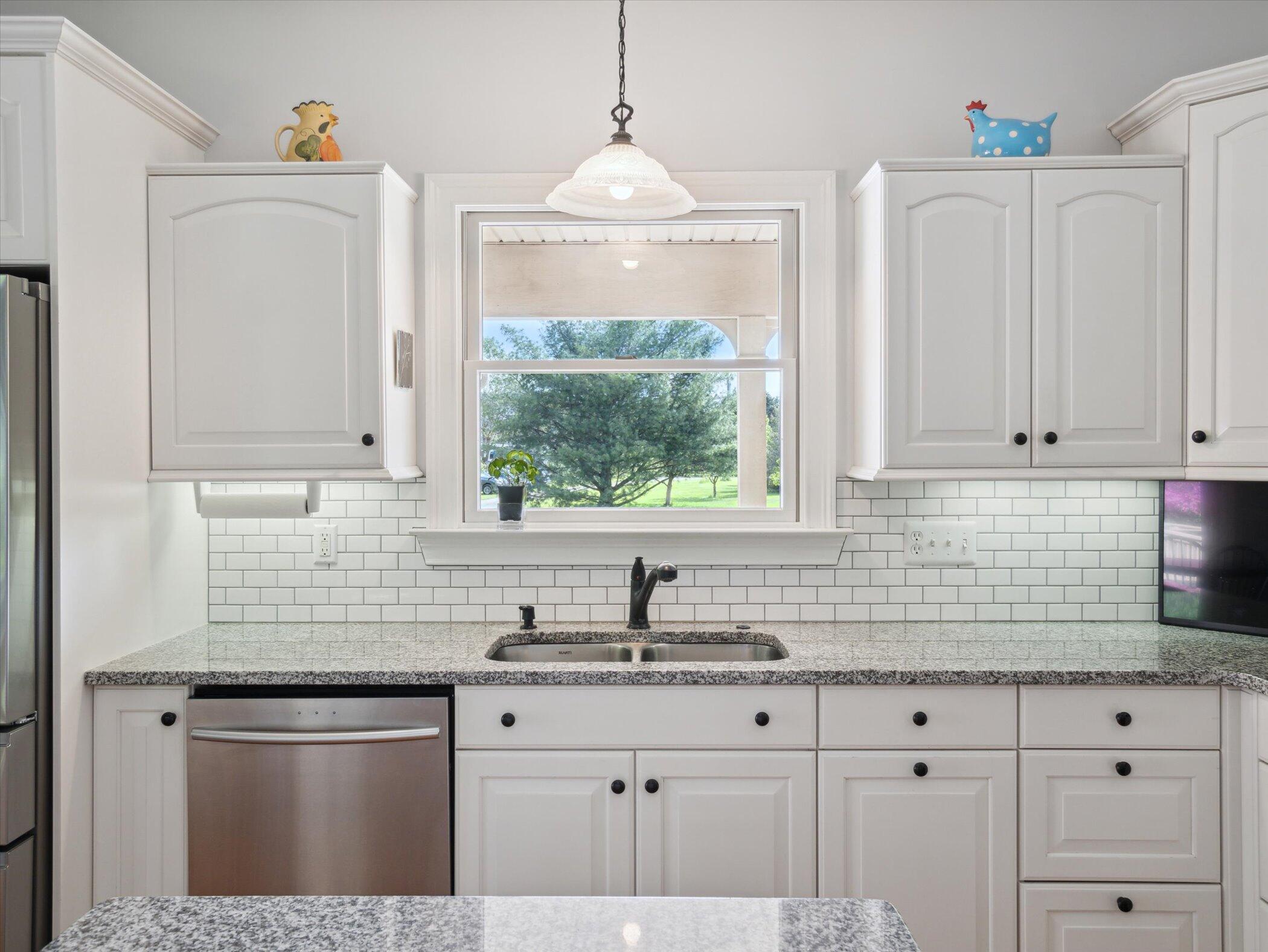 7140 Dell Road Saline, MI 48176 - Photo 14 of 68 20-7140-Dell-Rd-Saline-MI-48176-WindowSt