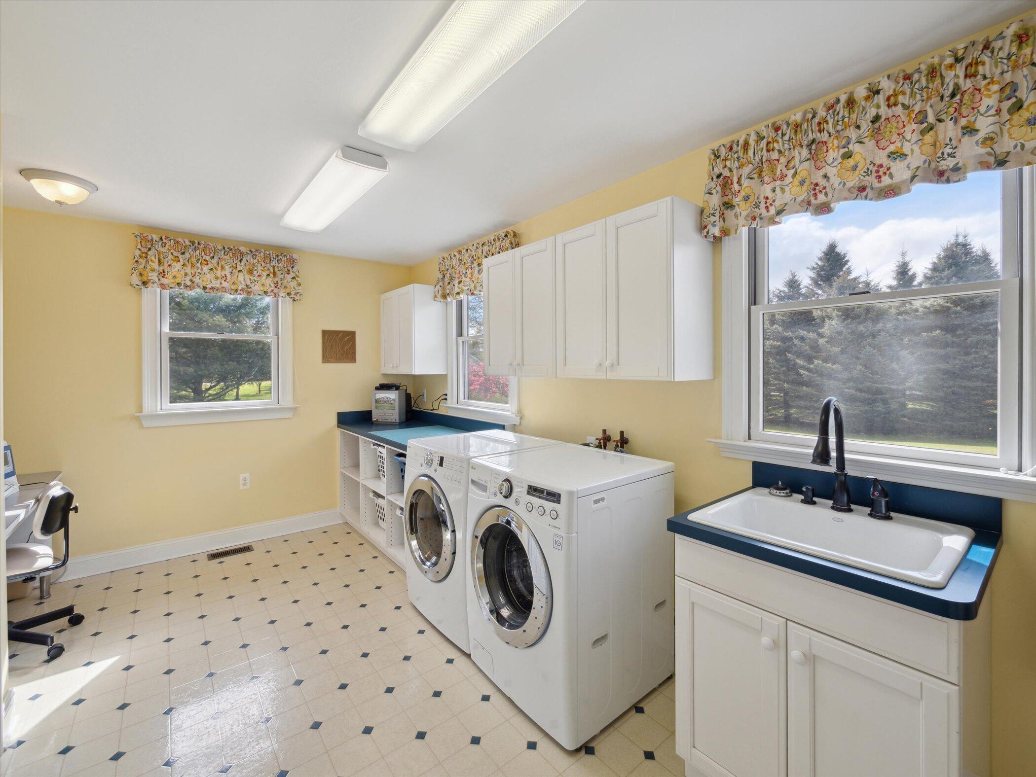 7140 Dell Road Saline, MI 48176 - Photo 25 of 68 24-7140-Dell-Rd-Saline-MI-48176-WindowSt
