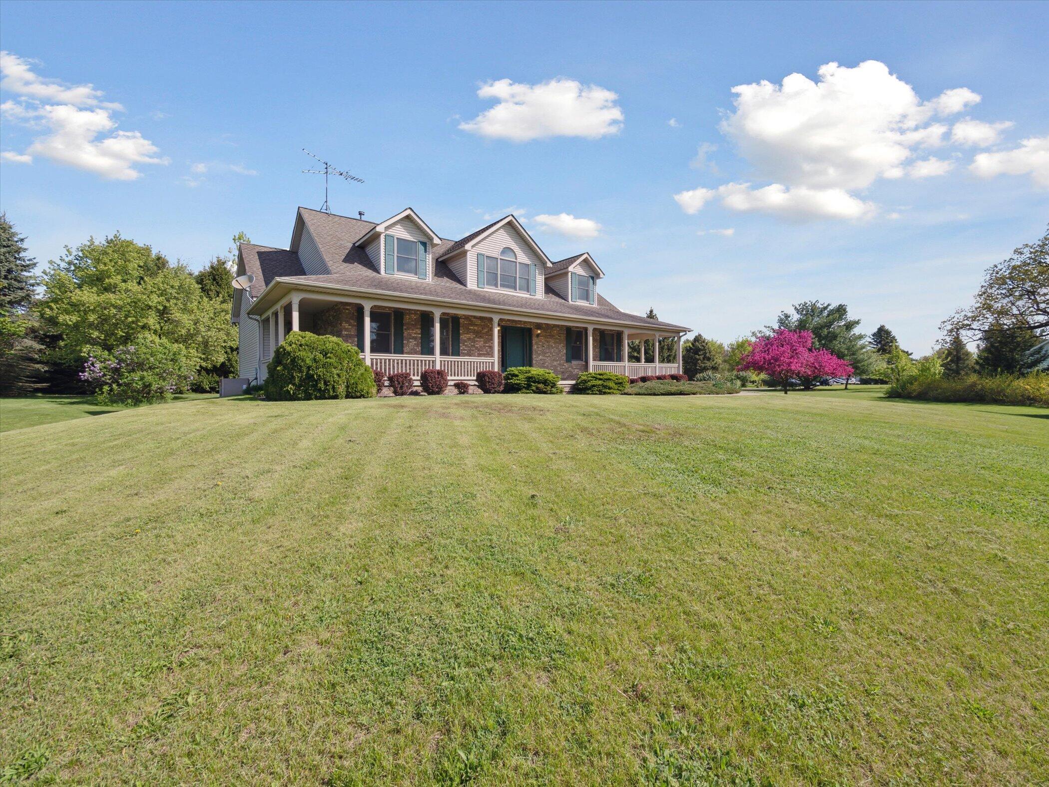 7140 Dell Road Saline, MI 48176 - Photo 4 of 68 02-7140-Dell-Rd-Saline-MI-48176-WindowSt
