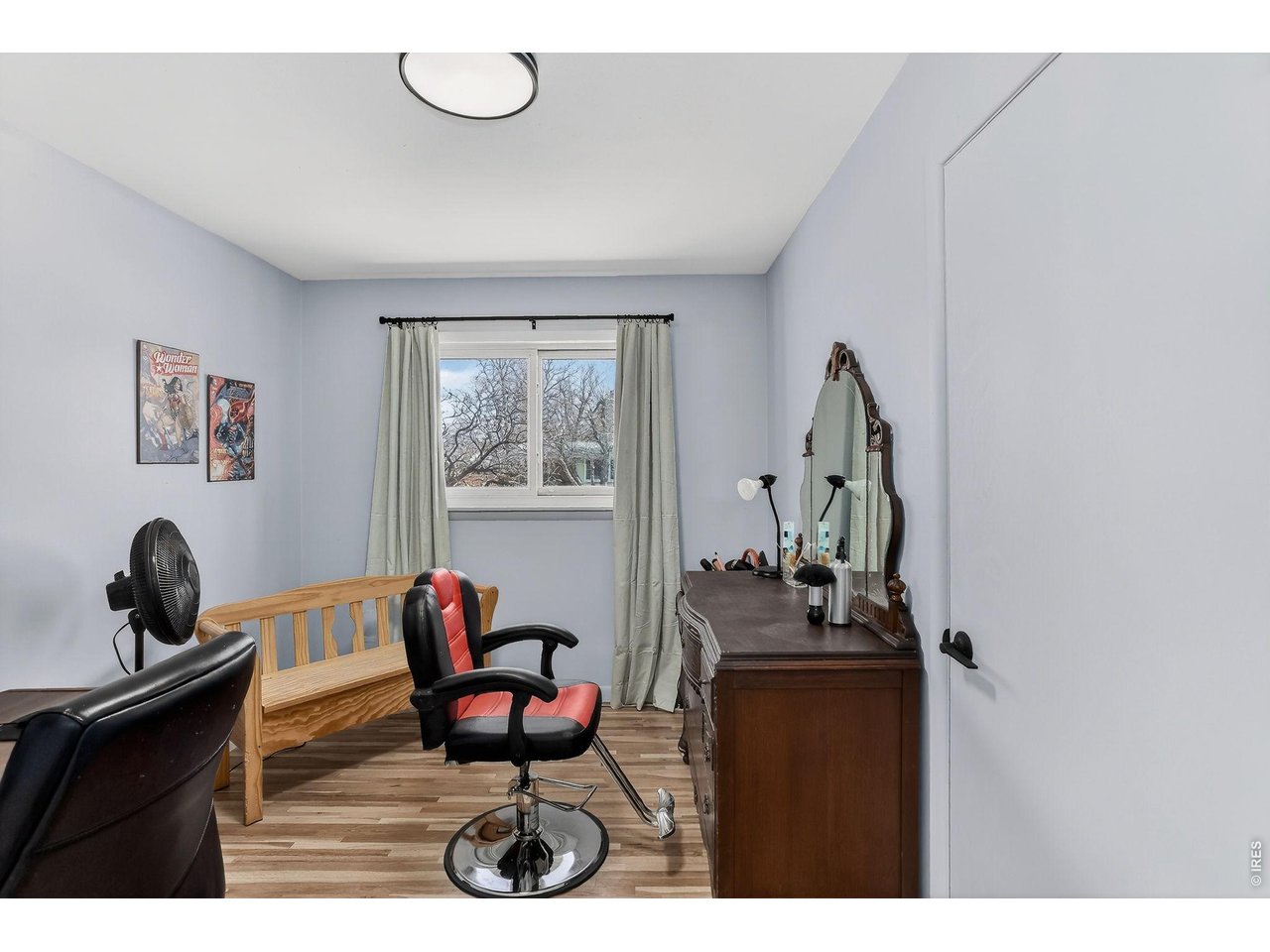265 South 39th Street Boulder, CO 80305 - Photo 20 of 34 a living room with furniture and a window