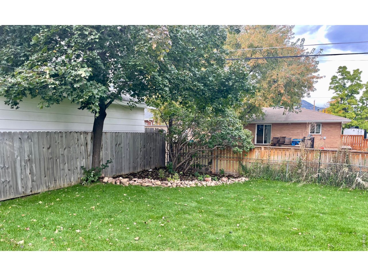 265 South 39th Street Boulder, CO 80305 - Photo 34 of 34 a backyard of a house with plants and large tree