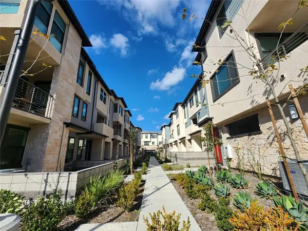 $4,000 | 2957 West Lincoln Avenue, Unit 3, Anaheim, CA 92801