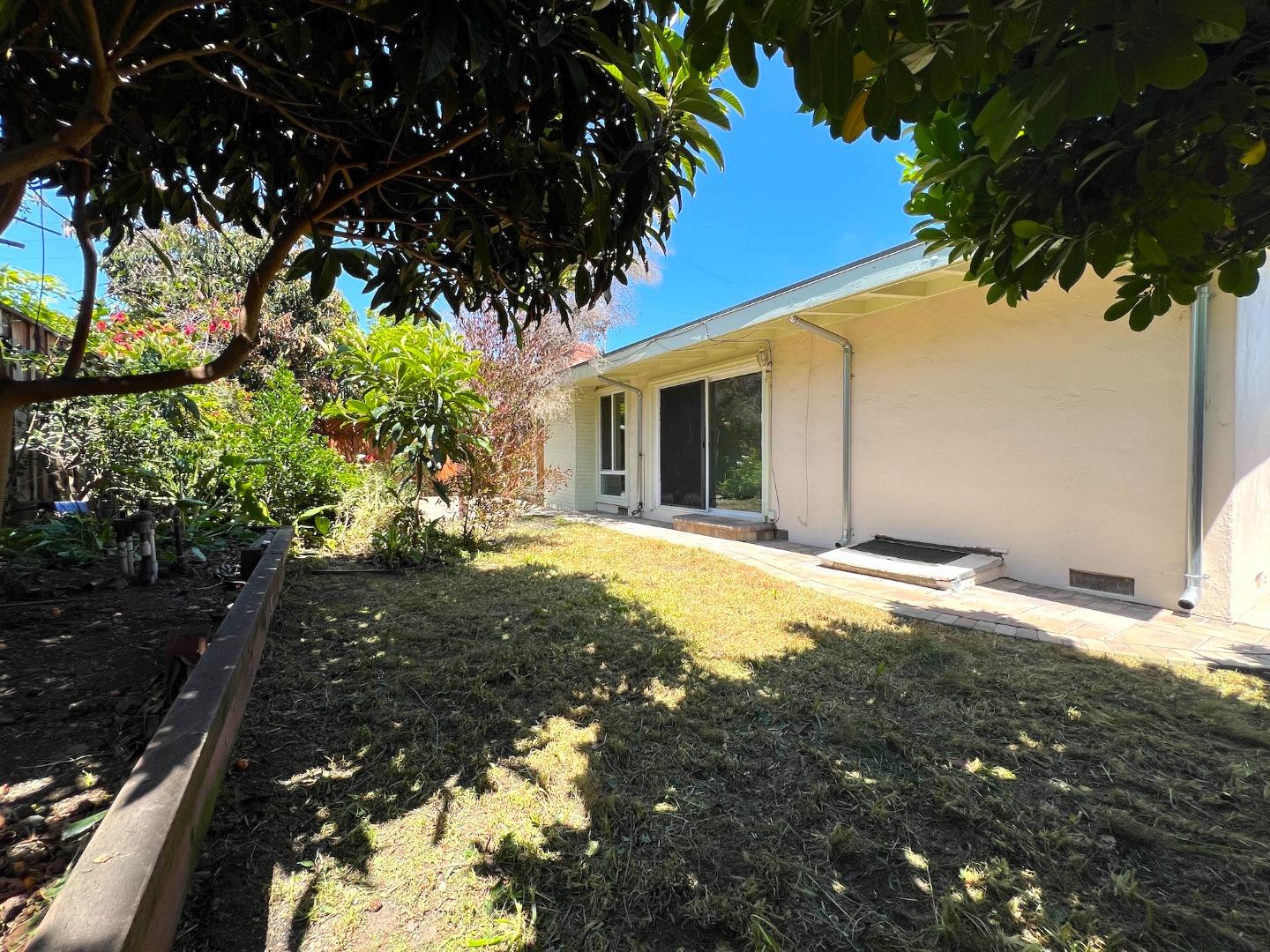 183 Thompson Square Mountain View, CA 94043 - Photo 21 of 28