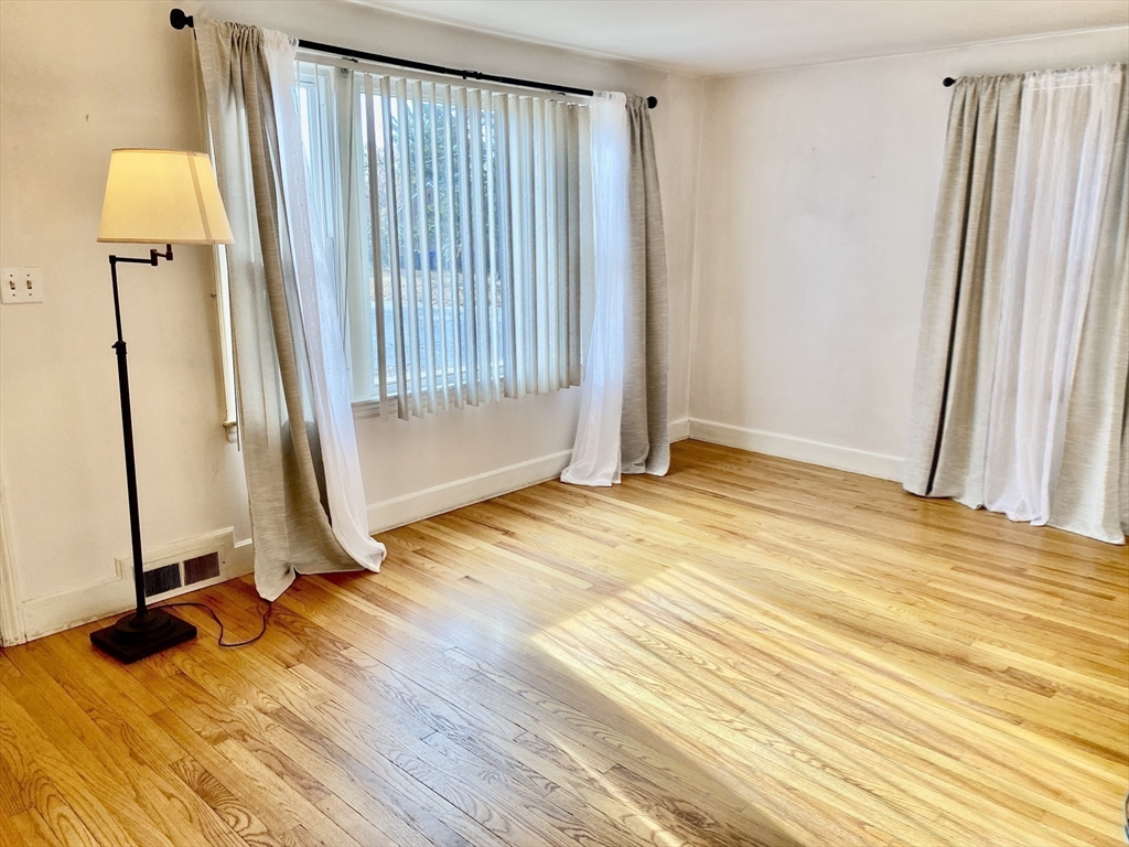 152 Carroll Street Springfield, MA 01108 - Photo 11 of 28