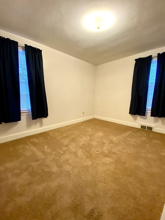 152 Carroll Street Springfield, MA 01108 - Photo 15 of 28