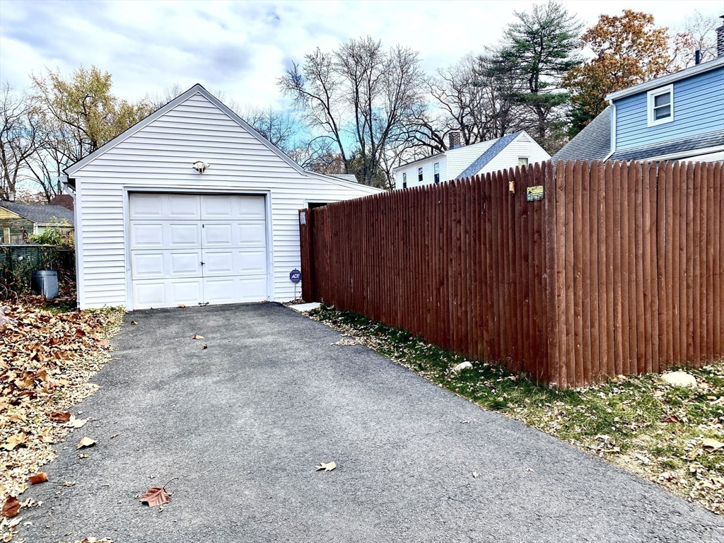 152 Carroll Street Springfield, MA 01108 - Photo 28 of 28