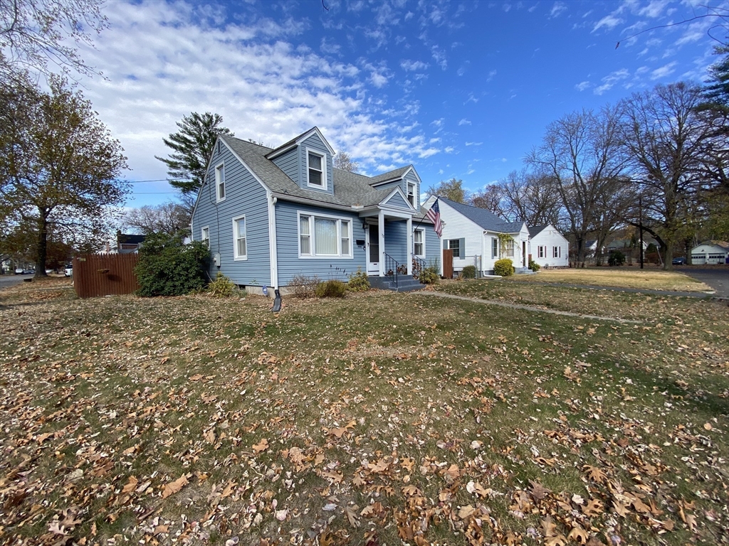 152 Carroll Street Springfield, MA 01108 - Photo 3 of 28