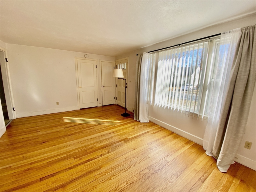 152 Carroll Street Springfield, MA 01108 - Photo 10 of 28