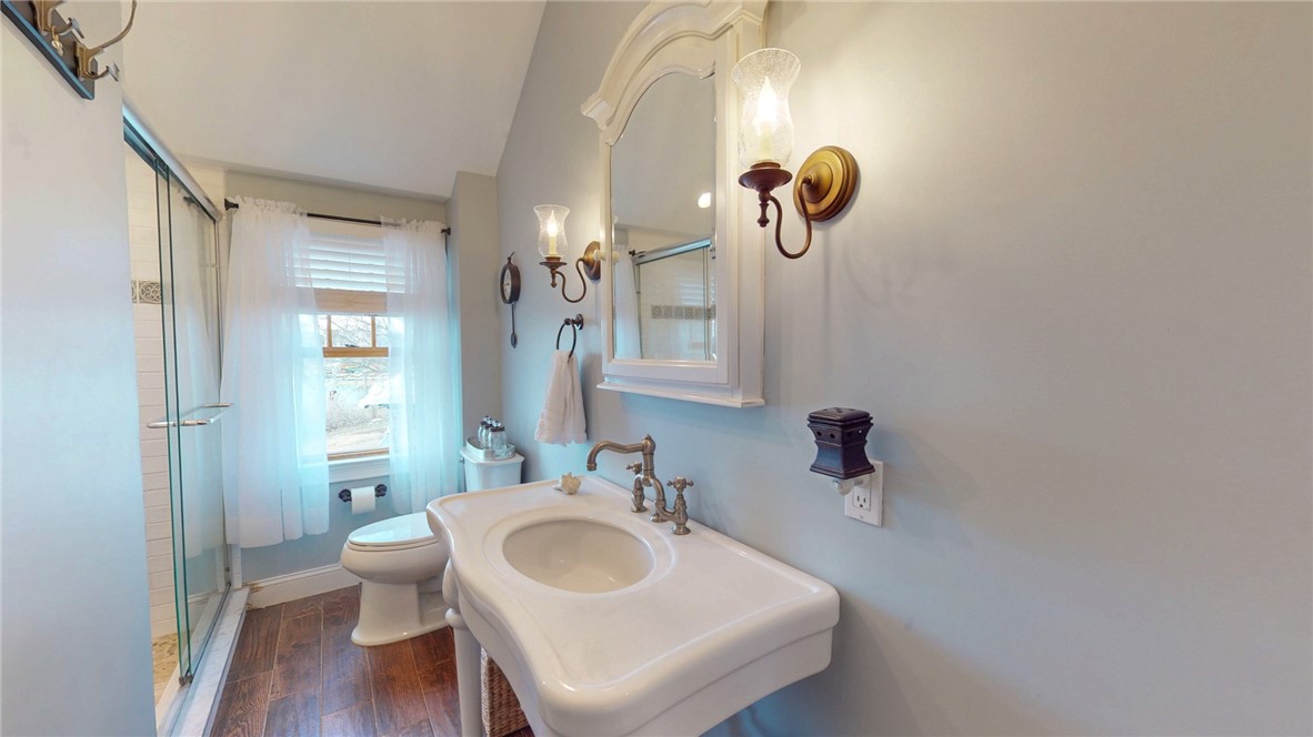 20 Snowberry Lane Westerly, RI 02891 - Photo 34 of 45 Upstairs bathroom