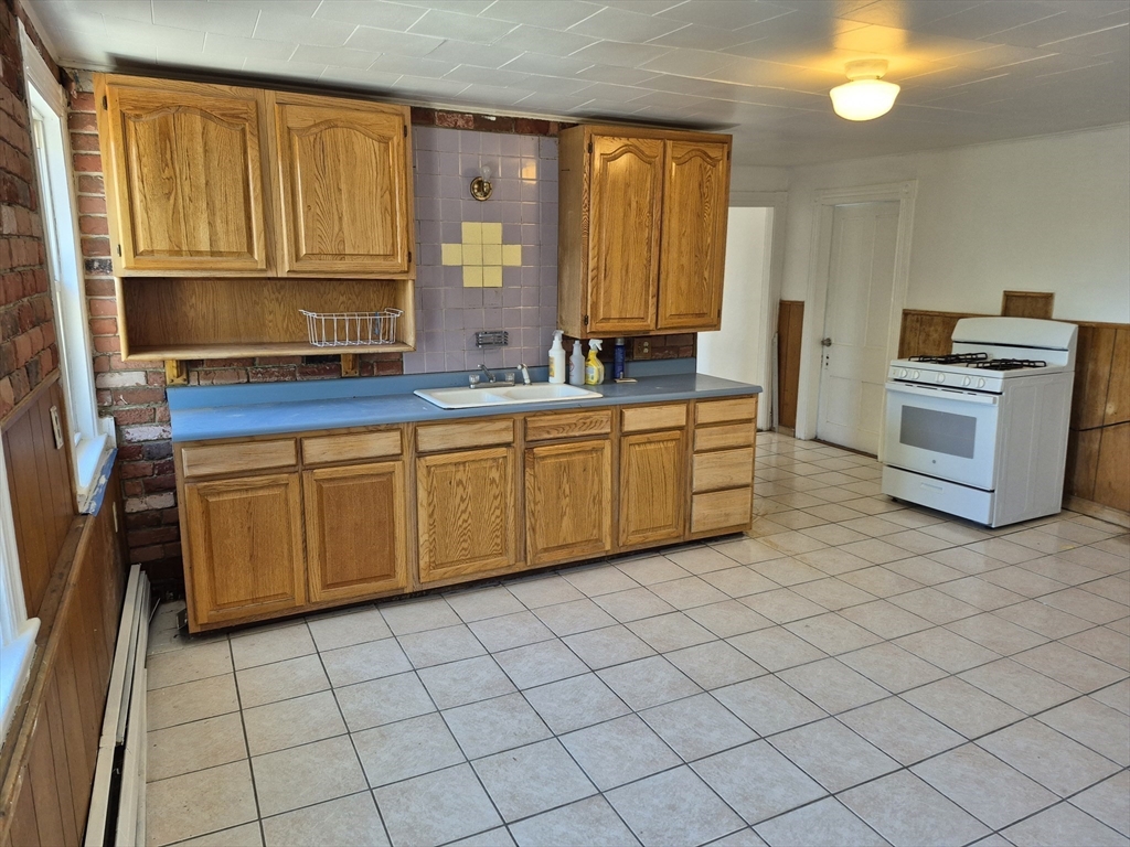 155 R Washington Street, Unit 3 Peabody, MA 01960 - Photo 15 of 17