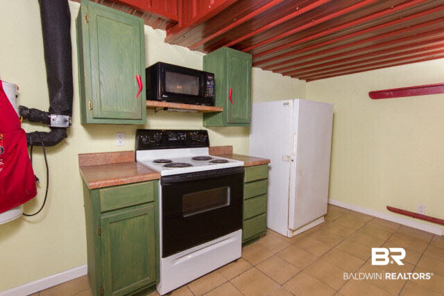 26490 Marina Road Orange Beach, AL 36561 - Photo 20 of 25 Kitchen downstairs