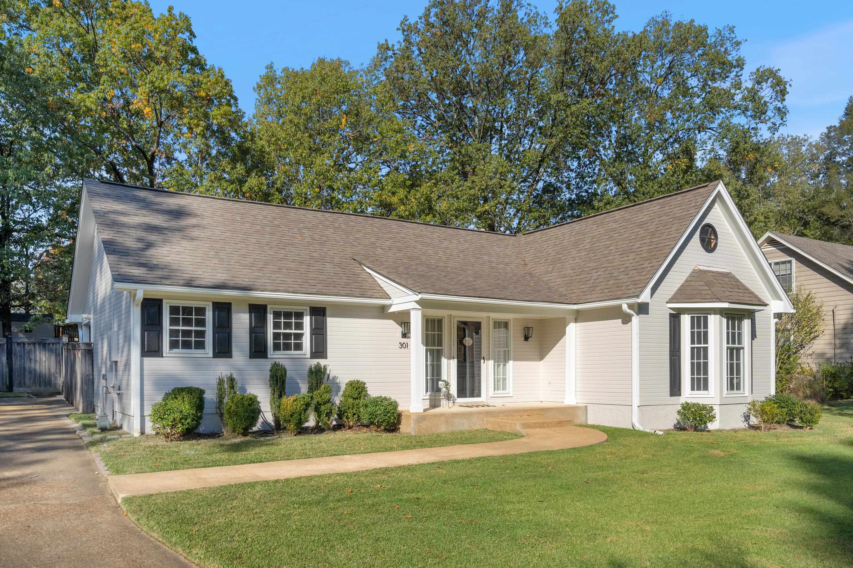 301 Dove Valley Road Collierville, TN 38017 - Photo 3 of 32 front view of a house with a yard
