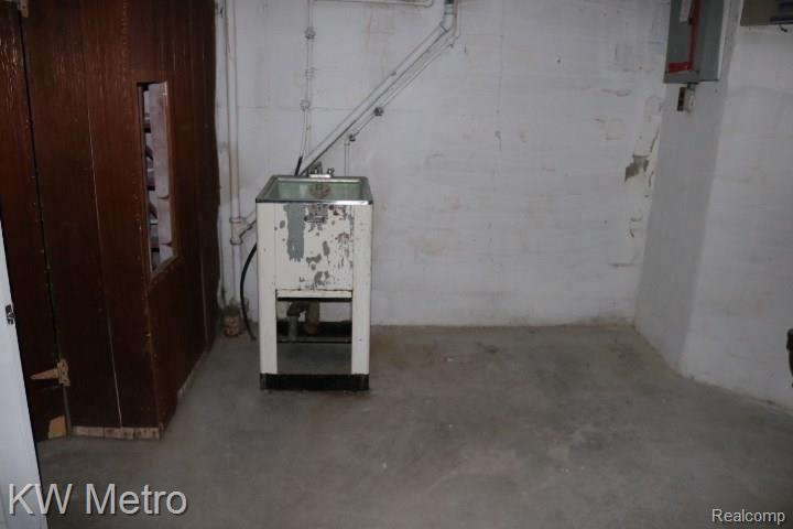 10463 Roxbury Street Detroit, MI 48224 - Photo 24 of 24 Basement Laundry Area