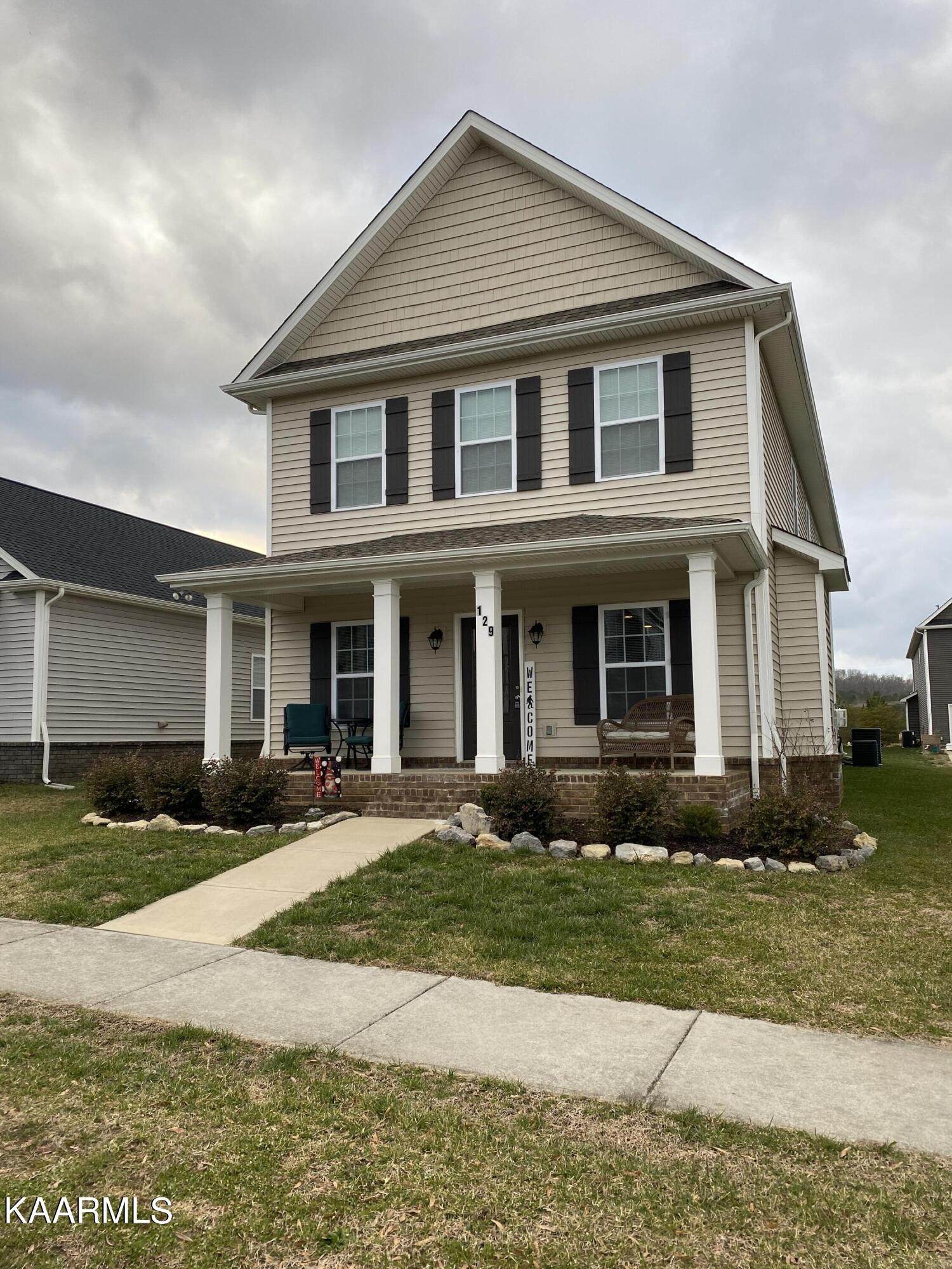 129 Hackberry Street Oak Ridge, TN 37830 - Photo 3 of 19
