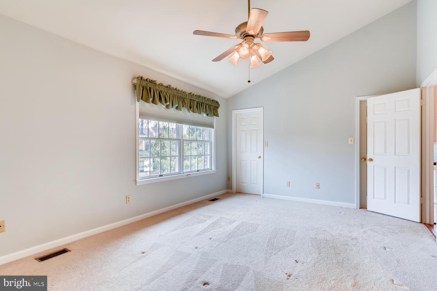 512 Kinsale Road Lutherville-Timonium, MD 21093 - Photo 16 of 37 Master bedroom