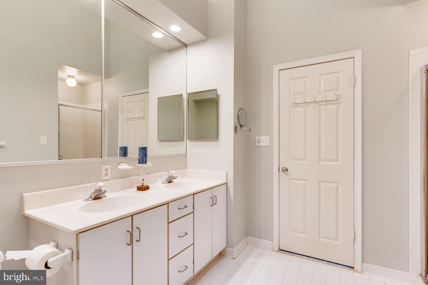 512 Kinsale Road Lutherville-Timonium, MD 21093 - Photo 18 of 37 Master bath features skylights
