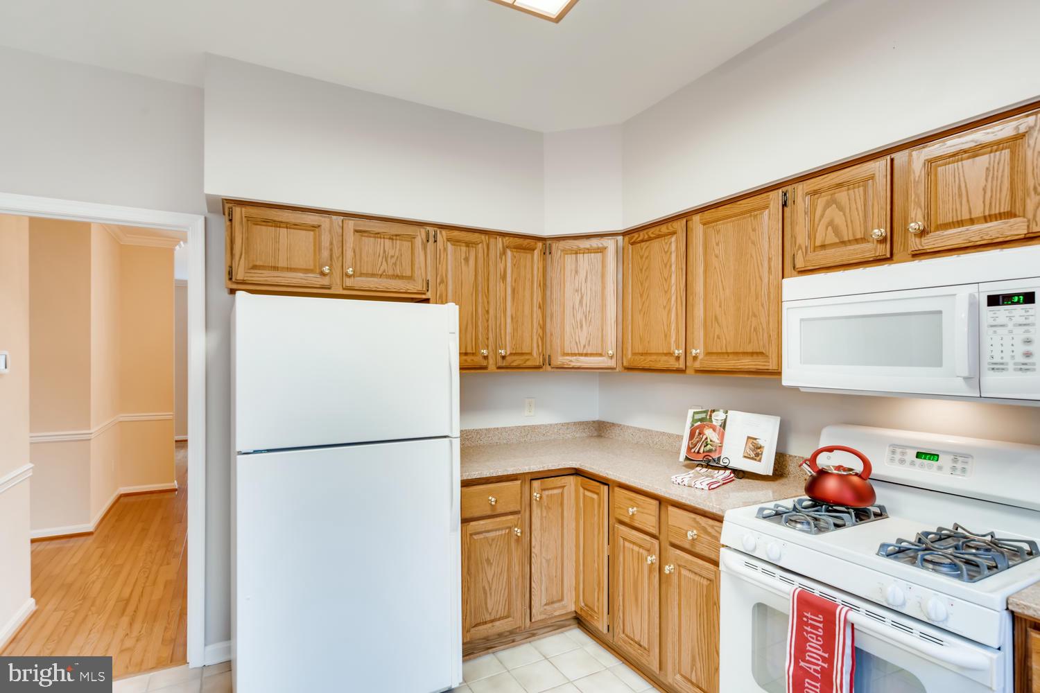 512 Kinsale Road Lutherville-Timonium, MD 21093 - Photo 7 of 37 Kitchen features gas cooking!