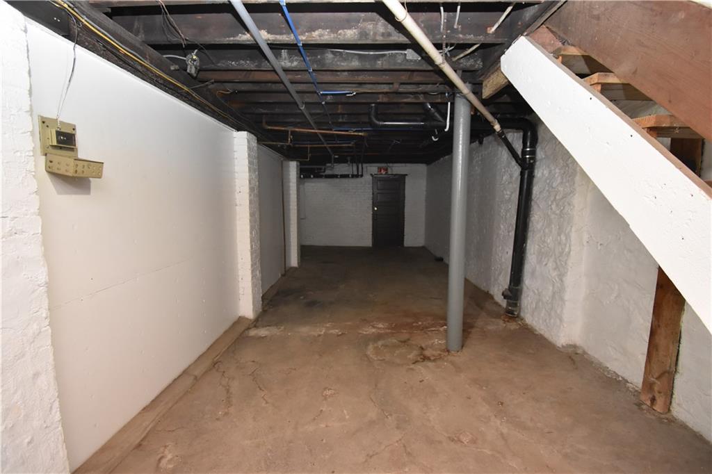 924 Island Avenue McKees Rocks, PA 15136 - Photo 16 of 29 a view of small space