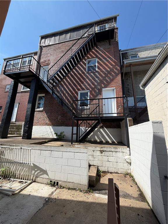 924 Island Avenue McKees Rocks, PA 15136 - Photo 26 of 29 a view of entryway