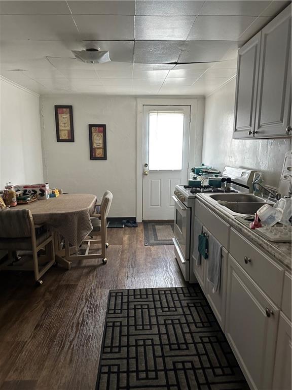 924 Island Avenue McKees Rocks, PA 15136 - Photo 5 of 29 a kitchen with a sink stove and cabinets