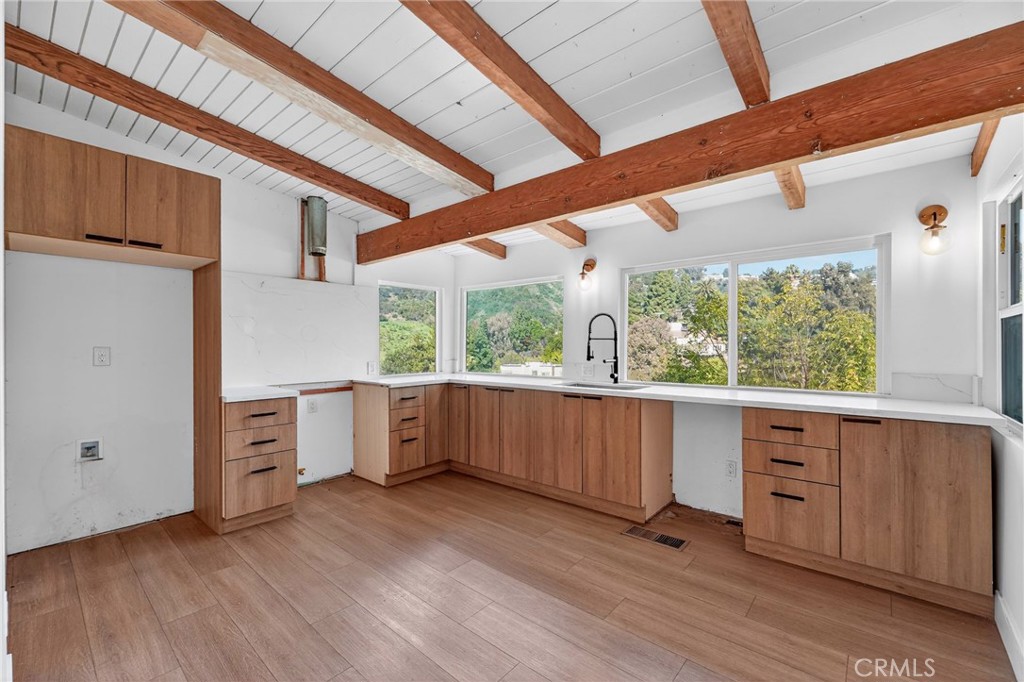 6324 Grape Place Los Angeles, CA 90068 - Photo 11 of 40