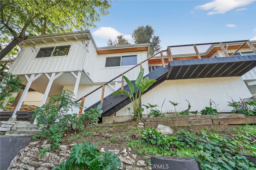 6324 Grape Place Los Angeles, CA 90068 - Photo 2 of 40