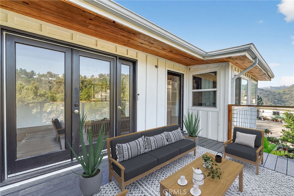 6324 Grape Place Los Angeles, CA 90068 - Photo 3 of 40