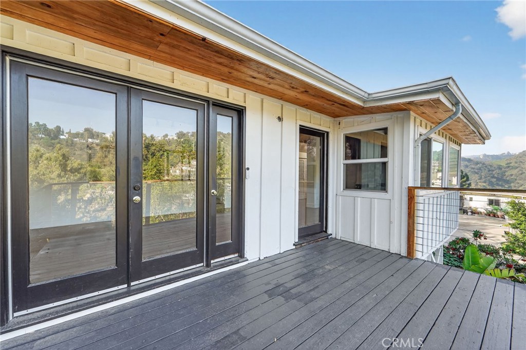 6324 Grape Place Los Angeles, CA 90068 - Photo 4 of 40