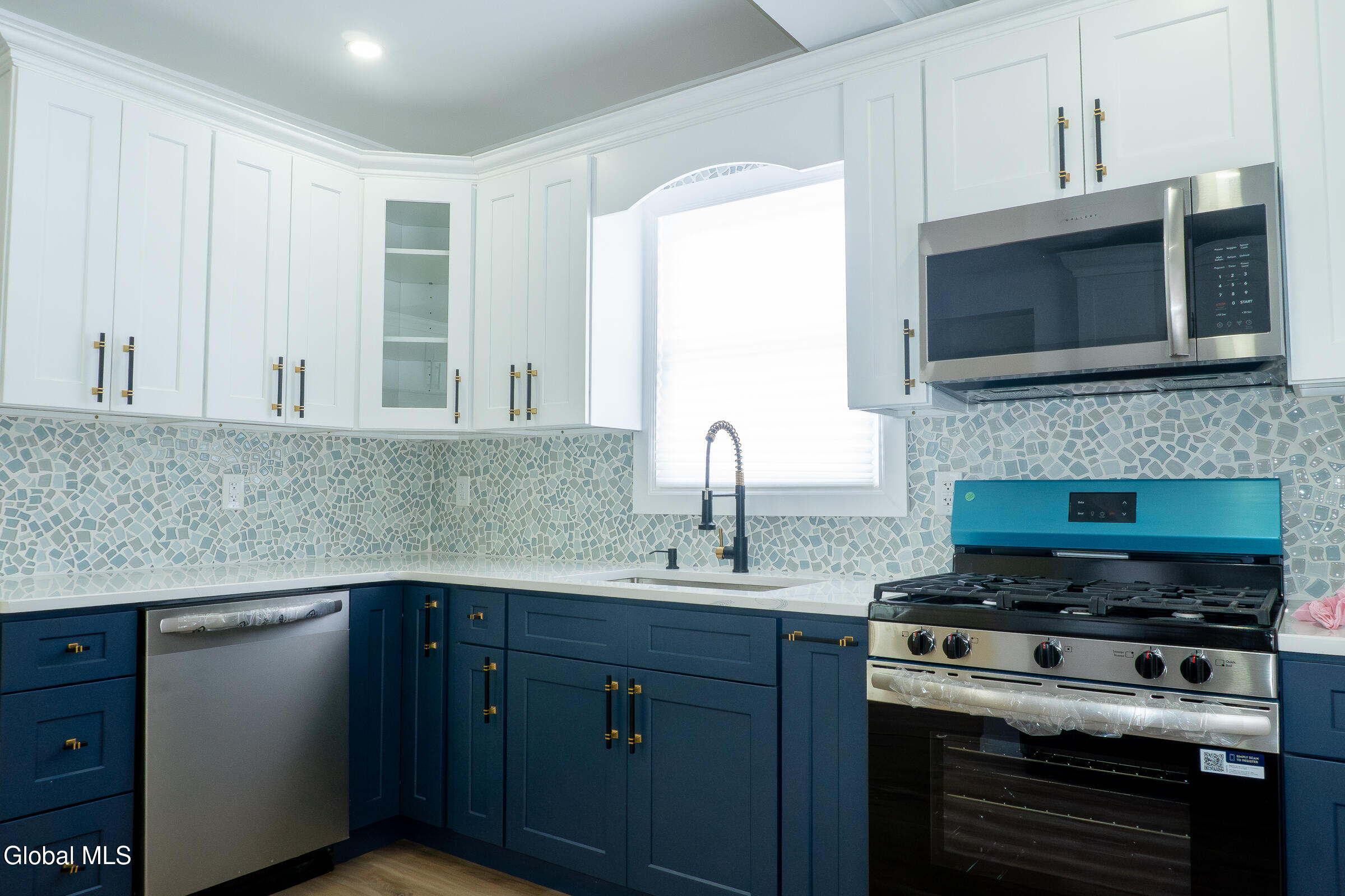 126 Manchester Road Schenectady, NY 12304 - Photo 13 of 39 13