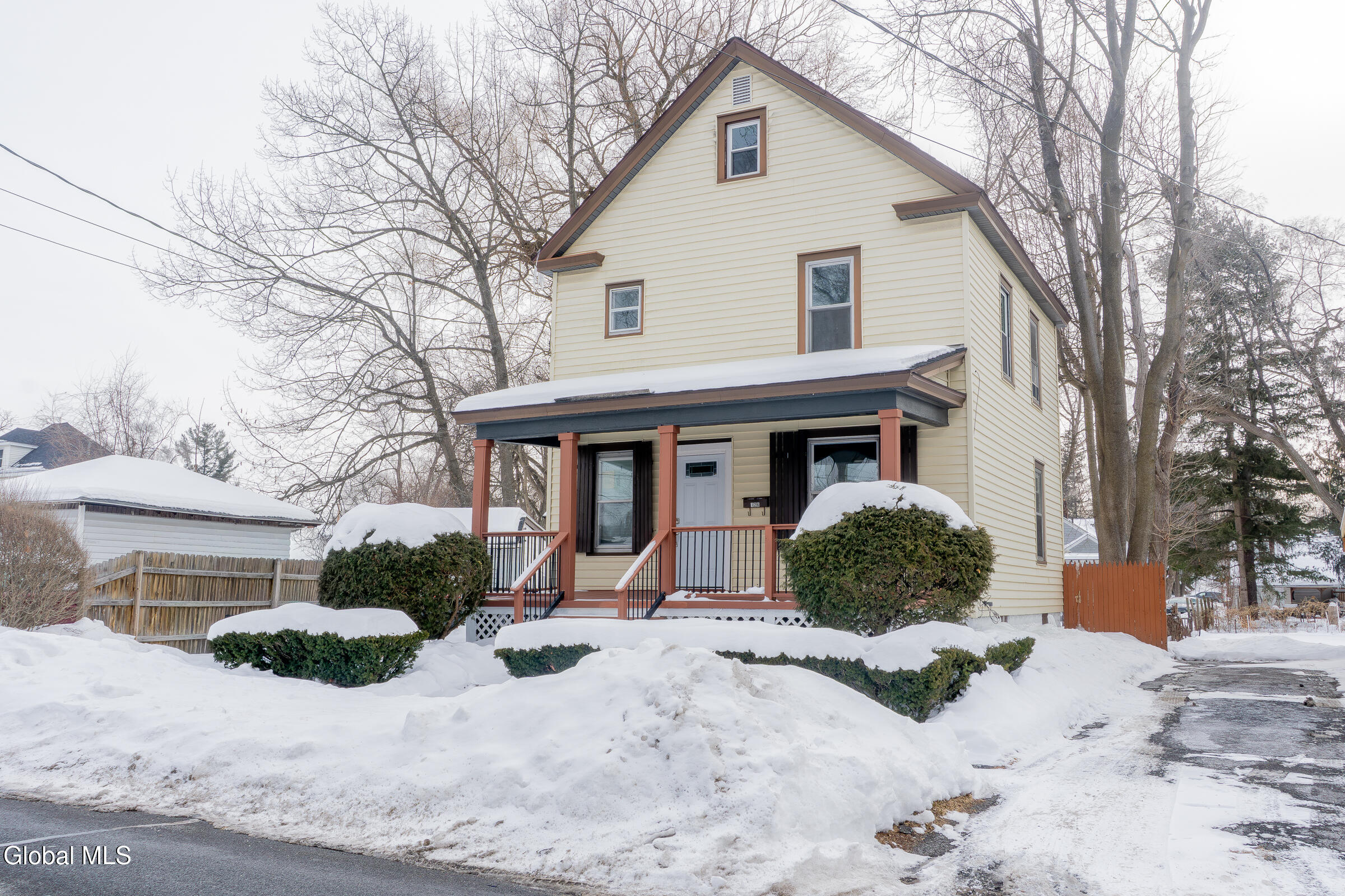 126 Manchester Road Schenectady, NY 12304 - Photo 2 of 39 2