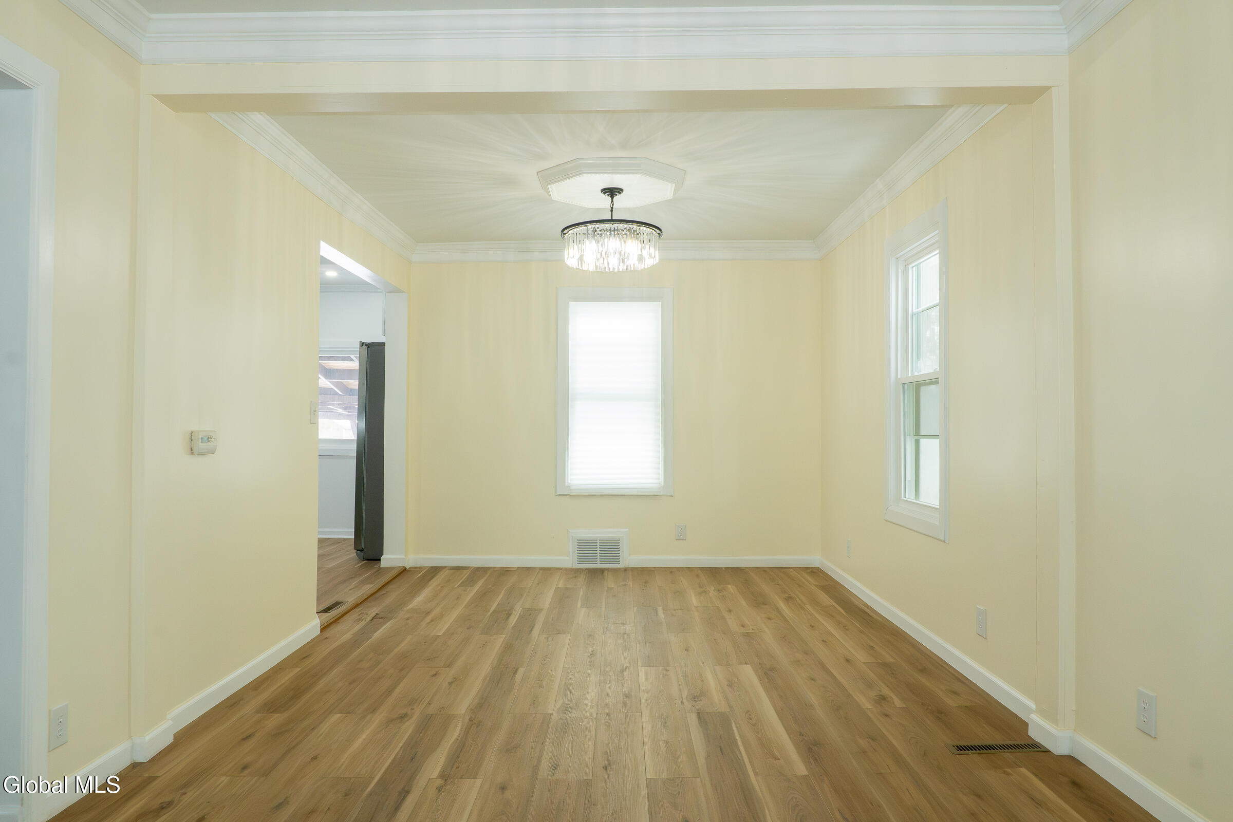 126 Manchester Road Schenectady, NY 12304 - Photo 5 of 39 5