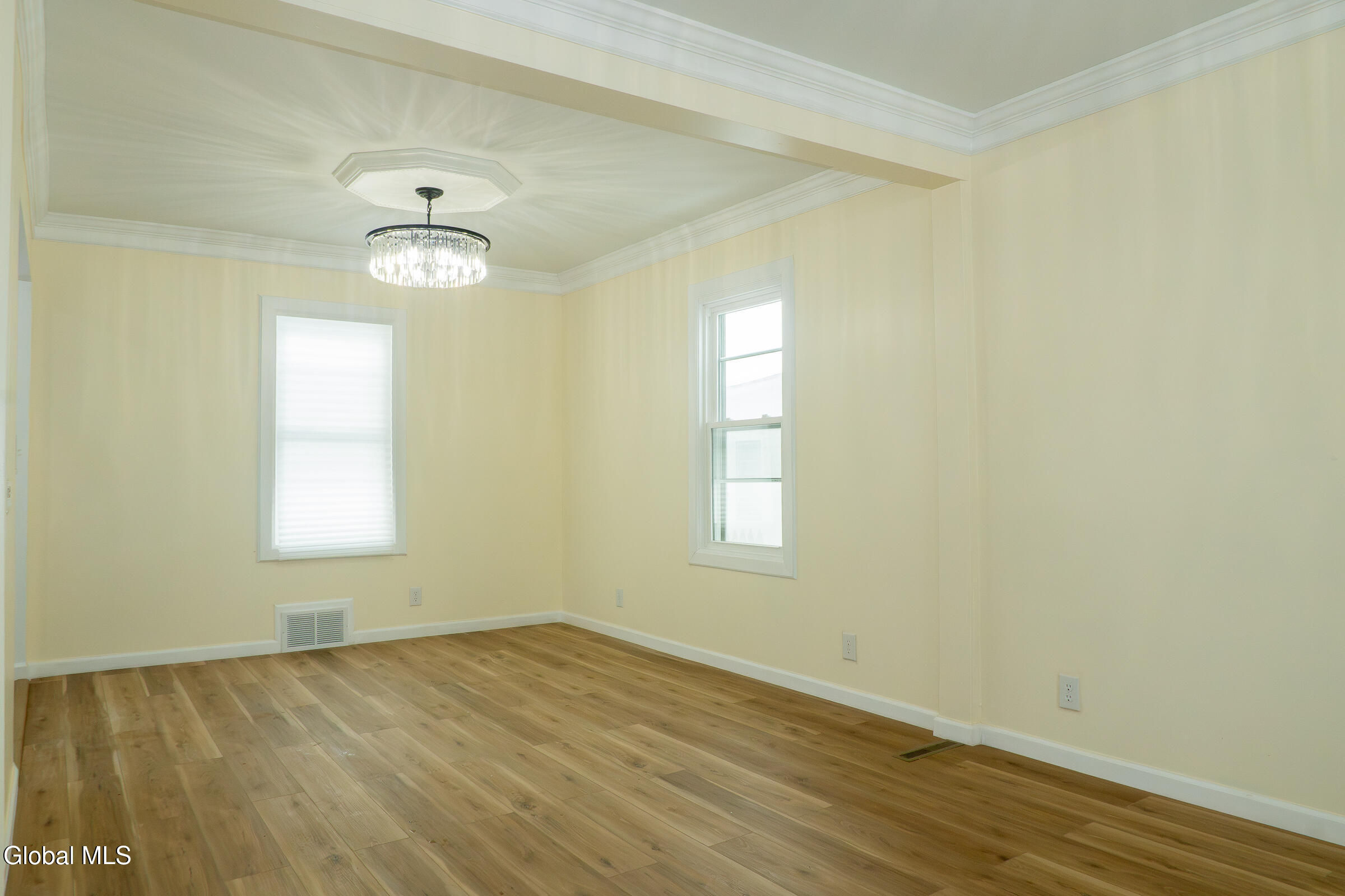 126 Manchester Road Schenectady, NY 12304 - Photo 8 of 39 8