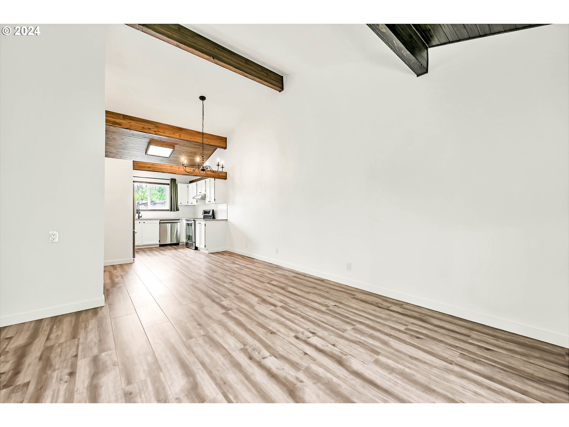 305 Country Club Road Eugene, OR 97401 - Photo 6 of 44 Gallery Image 6