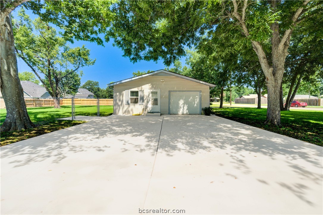 703 Horlock Street Navasota, TX 77868 - Photo 33 of 37