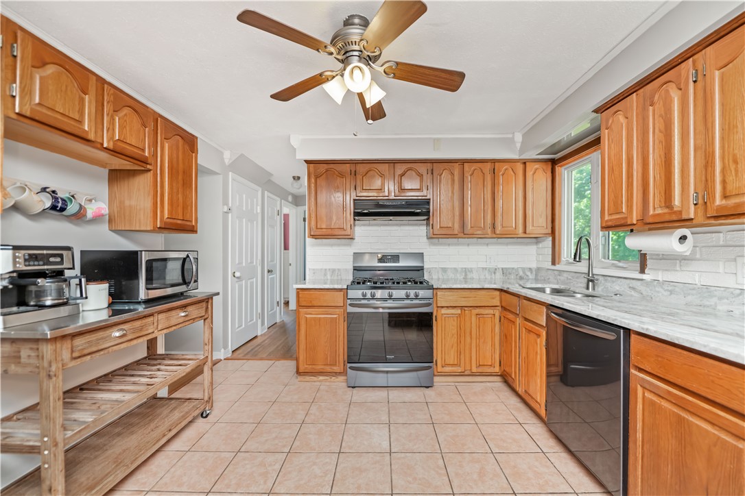 1178 State Road Webster, NY 14580 - Photo 5 of 33