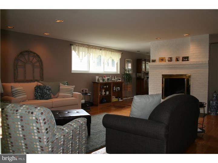 265 Ellis Road Havertown, PA 19083 - Photo 2 of 21 Living Room