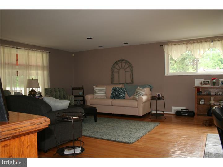 265 Ellis Road Havertown, PA 19083 - Photo 3 of 21 Living Room