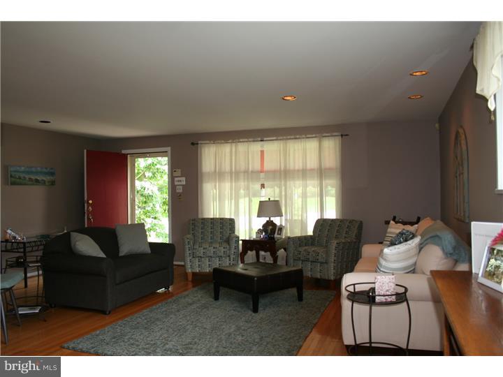 265 Ellis Road Havertown, PA 19083 - Photo 5 of 21 Living Room