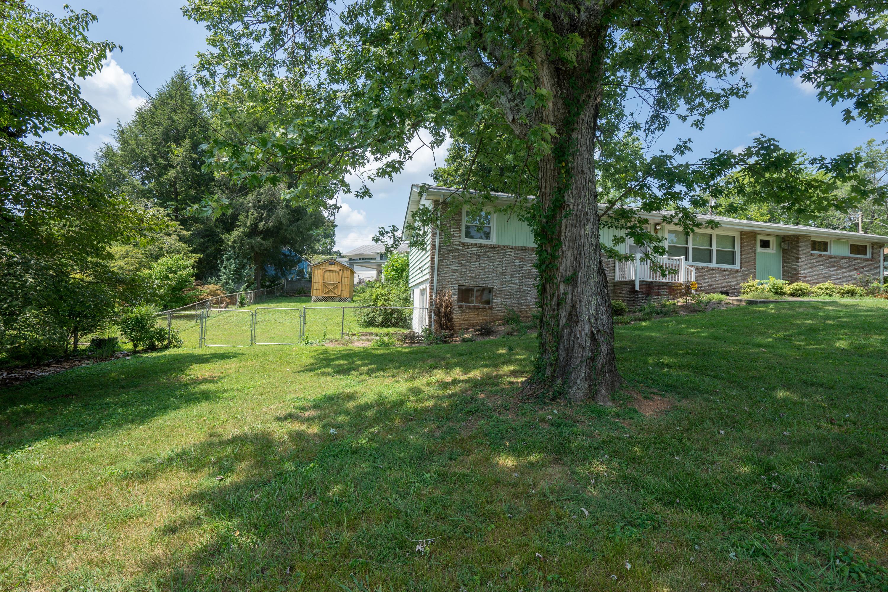 100 Wayside Road Oak Ridge, TN 37830 - Photo 2 of 20 DSC09924