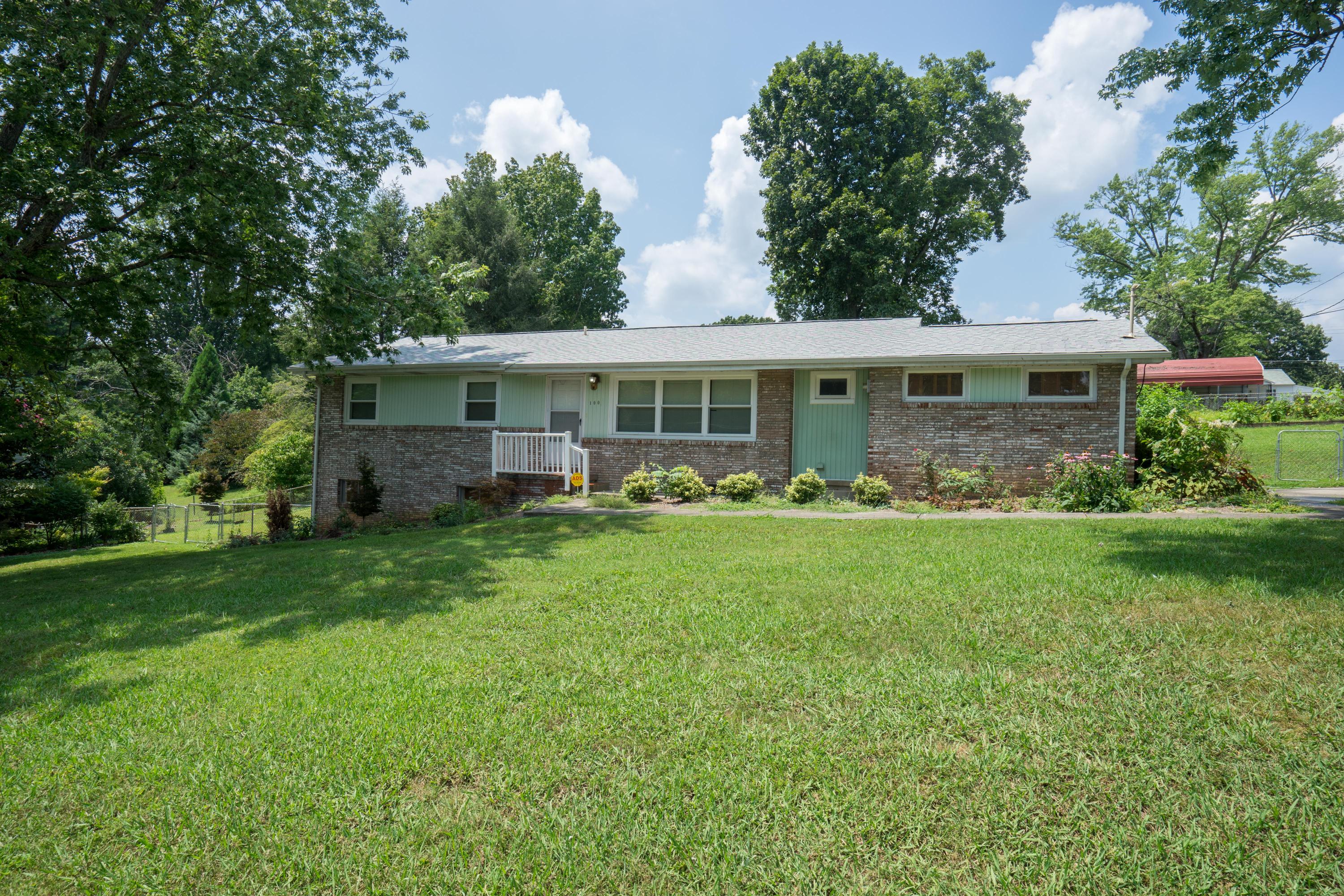 100 Wayside Road Oak Ridge, TN 37830 - Photo 3 of 20 DSC09926